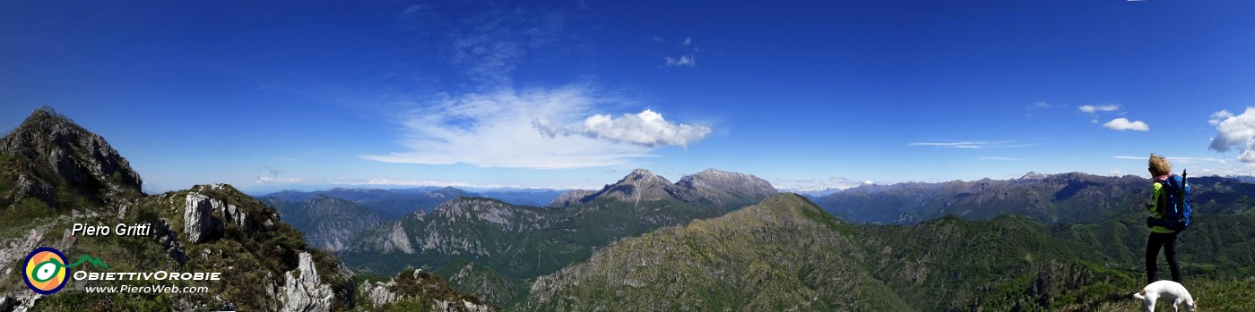 28 Dal Pizzo Morterone a sx Pan di Zucchero, al centro Due Mani e  Grigne.jpg